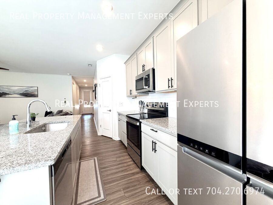 1044 Grays Mill Rd - Photo 3 of 21