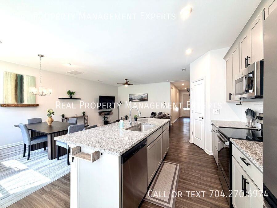 1044 Grays Mill Rd - Photo 4 of 21