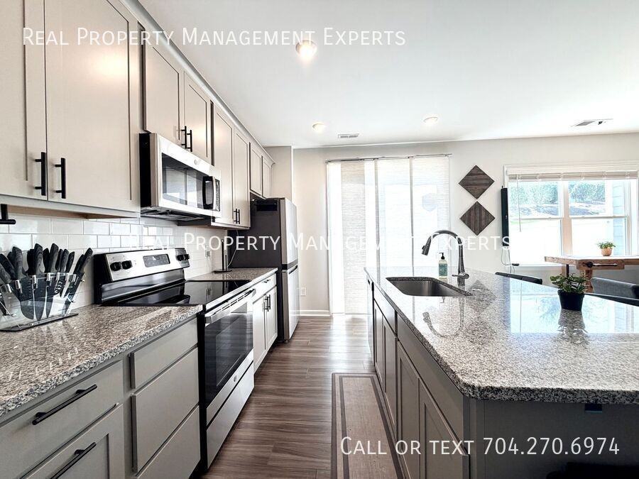 1044 Grays Mill Rd - Photo 5 of 21