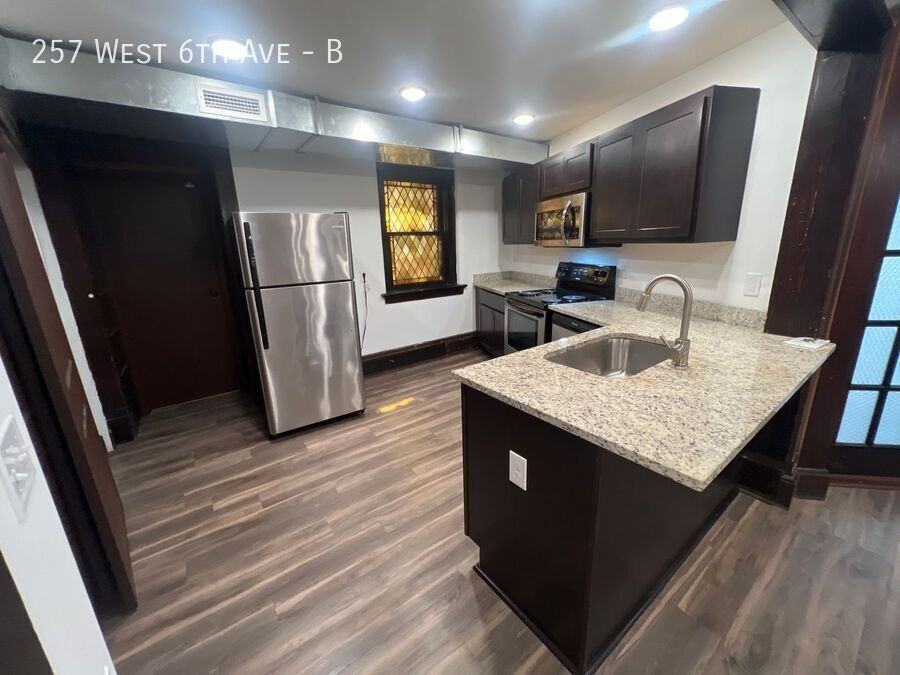 257 W 6th Ave #B - Photo 7 of 33