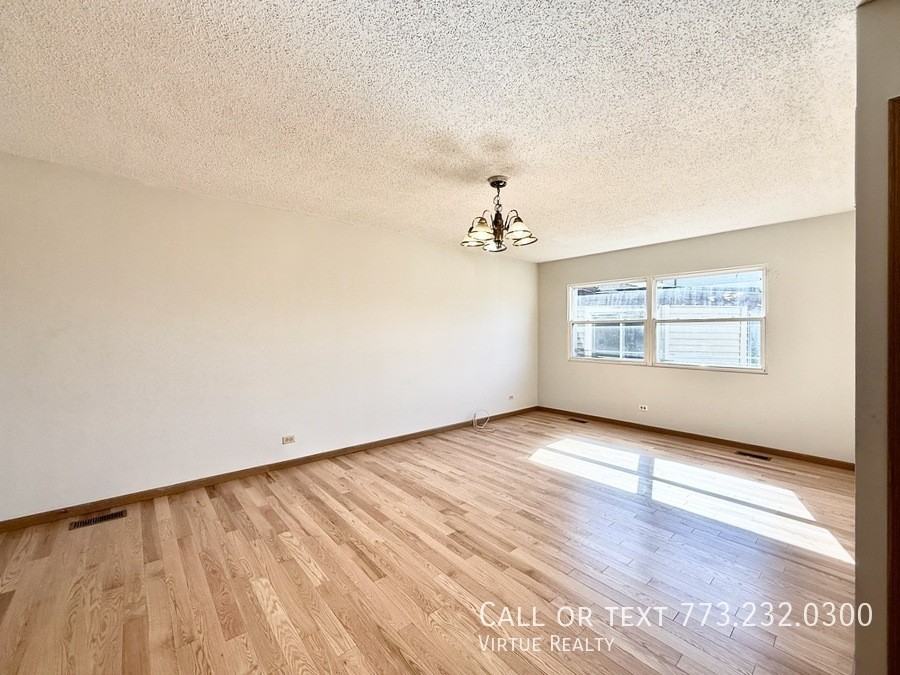 222 W 26th St #205 - Photo 4 of 18