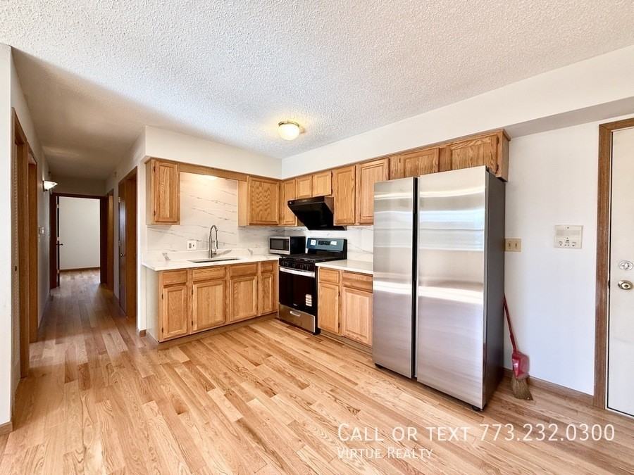 222 W 26th St #205 - Photo 5 of 18