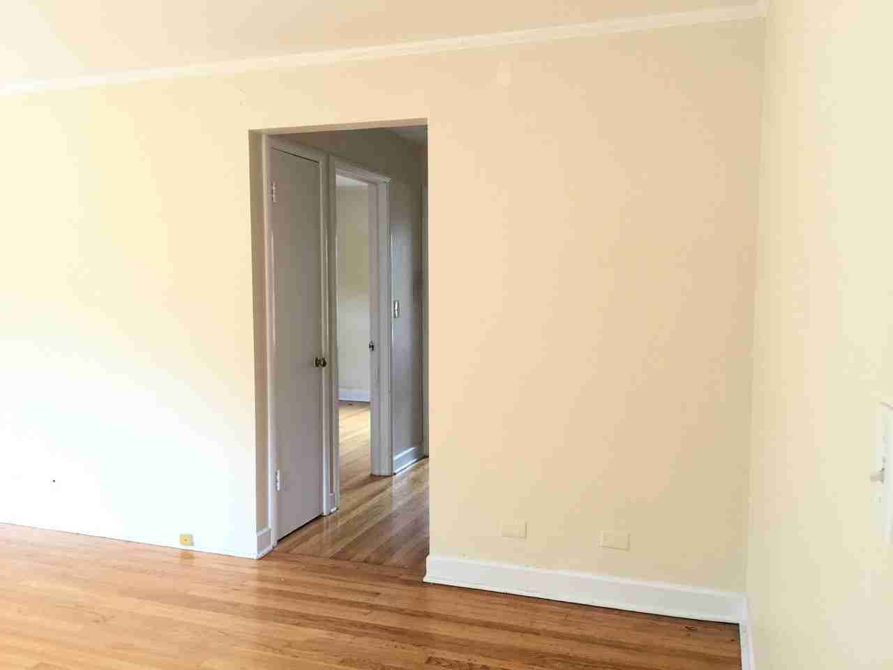 835 Mulford St #G - Photo 3 of 15