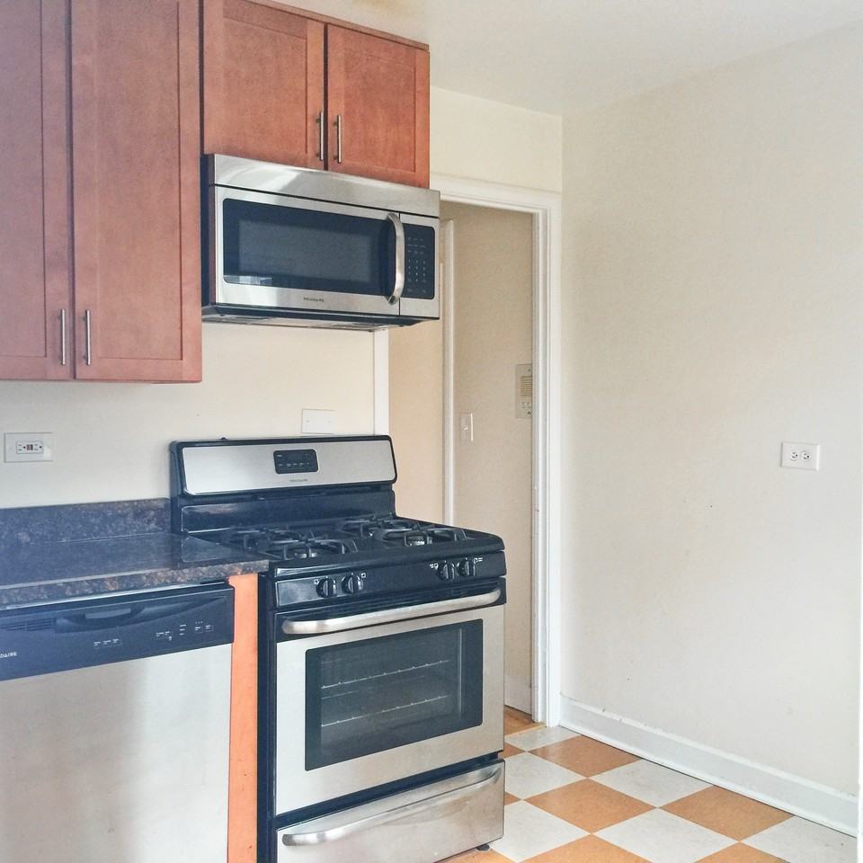 835 Mulford St #G - Photo 6 of 15