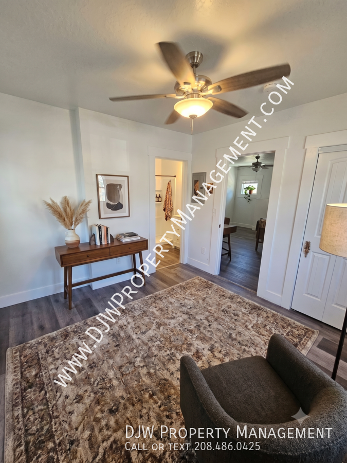 424 5th Ave S - Photo 3 of 5
