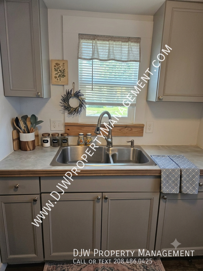 424 5th Ave S - Photo 4 of 5