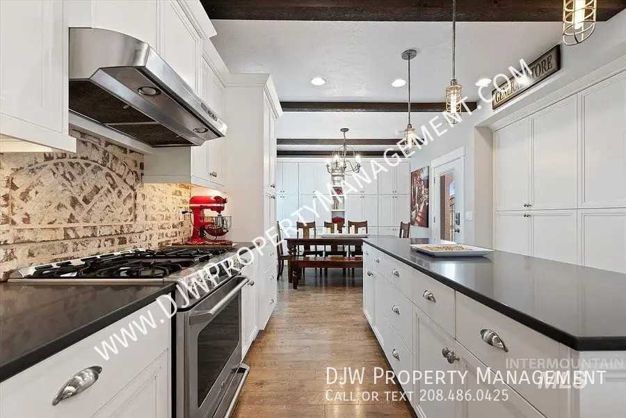10979 W Leilani Dr - Photo 5 of 26