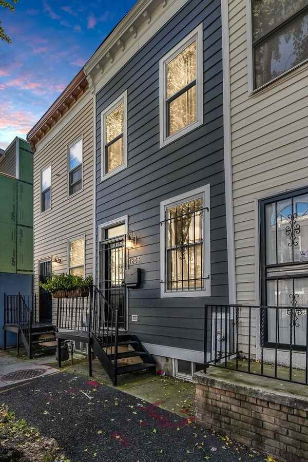 1653 Gales St Ne - Photo 3 of 33