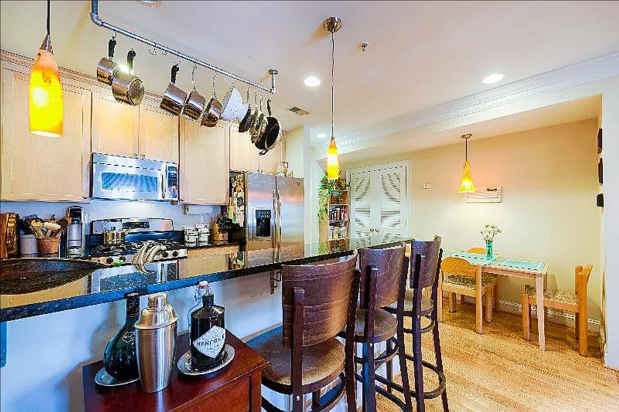 1831 1st St Nw #2 - Photo 5 of 16