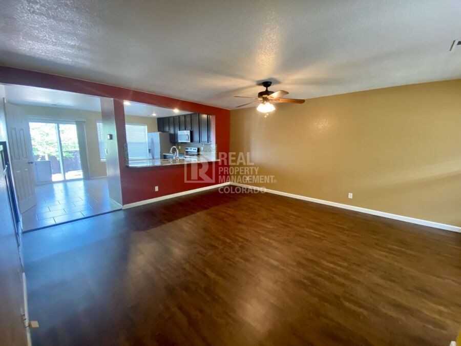 10993 Gaylord St - Photo 4 of 29