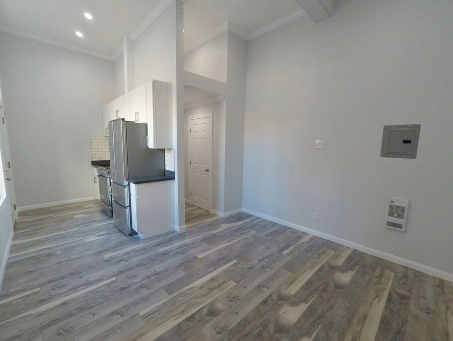 518 7th St #11 - Photo 2 of 8