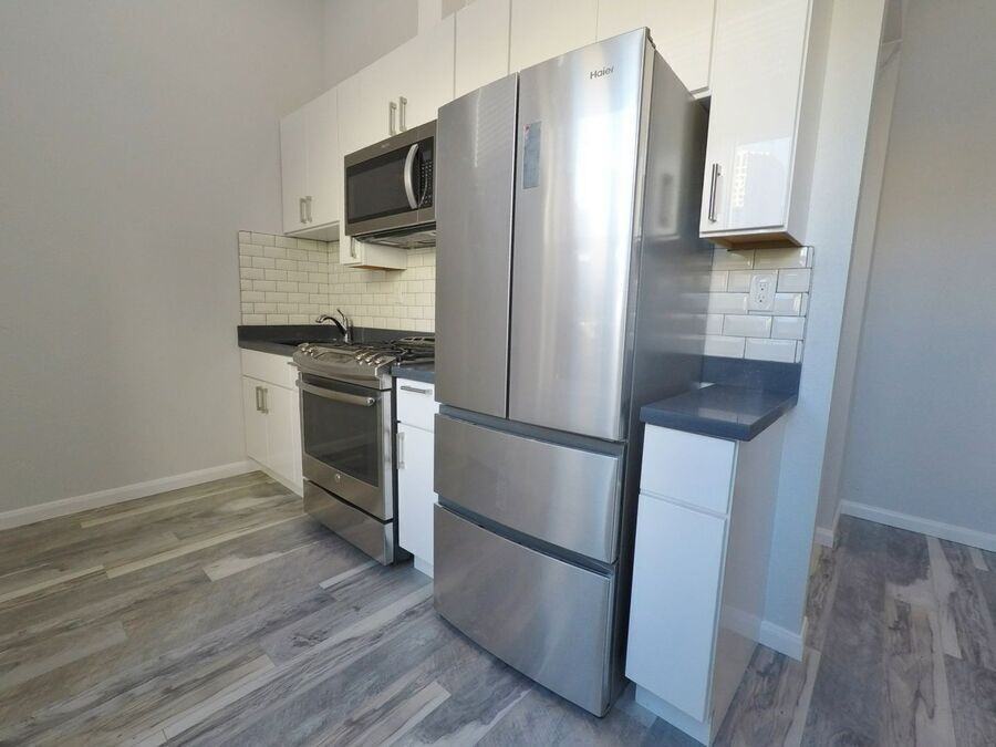518 7th St #11 - Photo 3 of 8