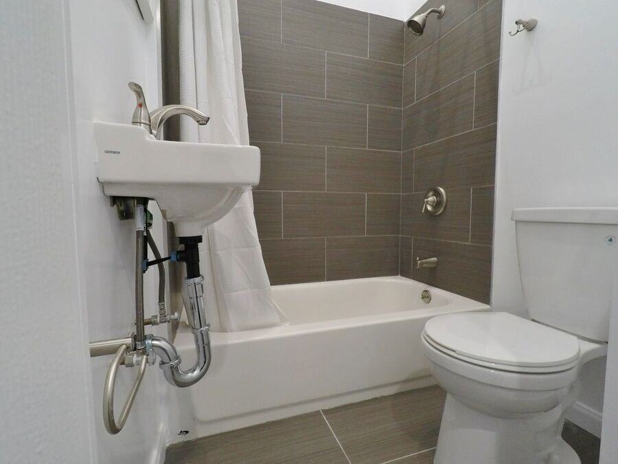 518 7th St #11 - Photo 5 of 8