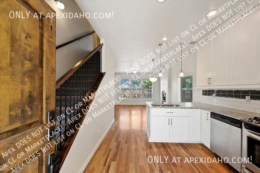 3147 S Skene Ave - Photo 6 of 40
