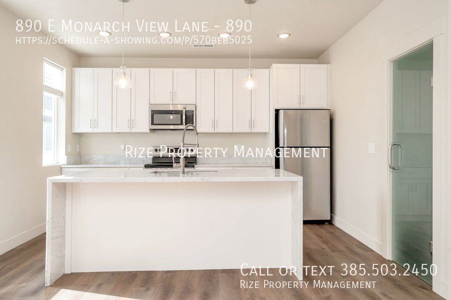 890 E Monarch View Ln #890 - Photo 2 of 17