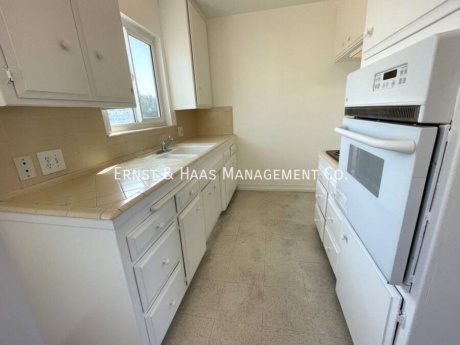 528 Cedar Ave #3H - Photo 5 of 10