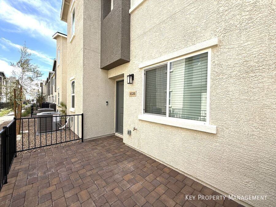3026 Baltic Green St - Photo 3 of 27