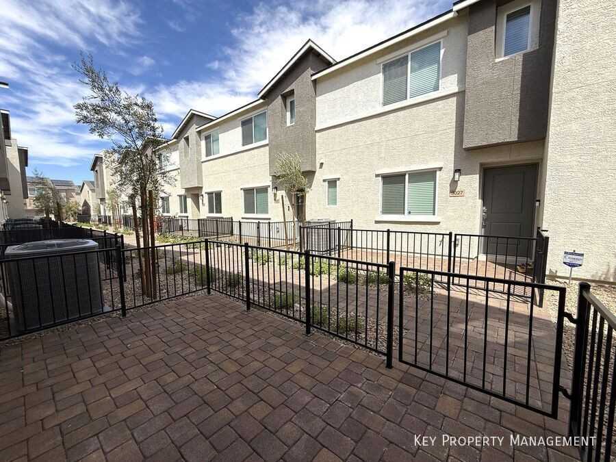 3026 Baltic Green St - Photo 4 of 27
