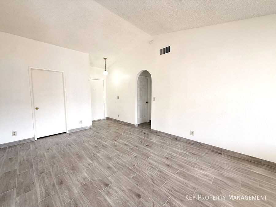 5625 Ballinger Dr - Photo 2 of 20