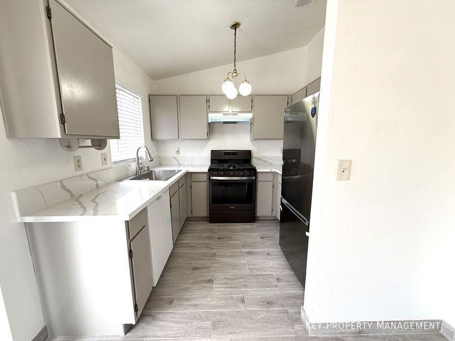 5625 Ballinger Dr - Photo 5 of 20