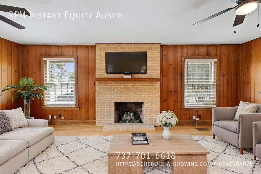 1013 E 38th 1/2 St - Photo 4 of 33