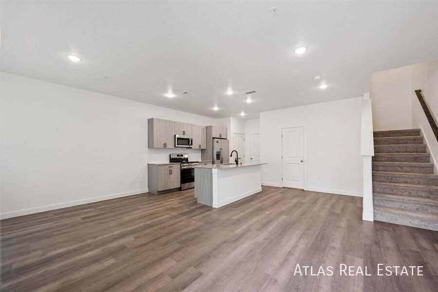 642 Homestead Ave #13-642 - Photo 3 of 50
