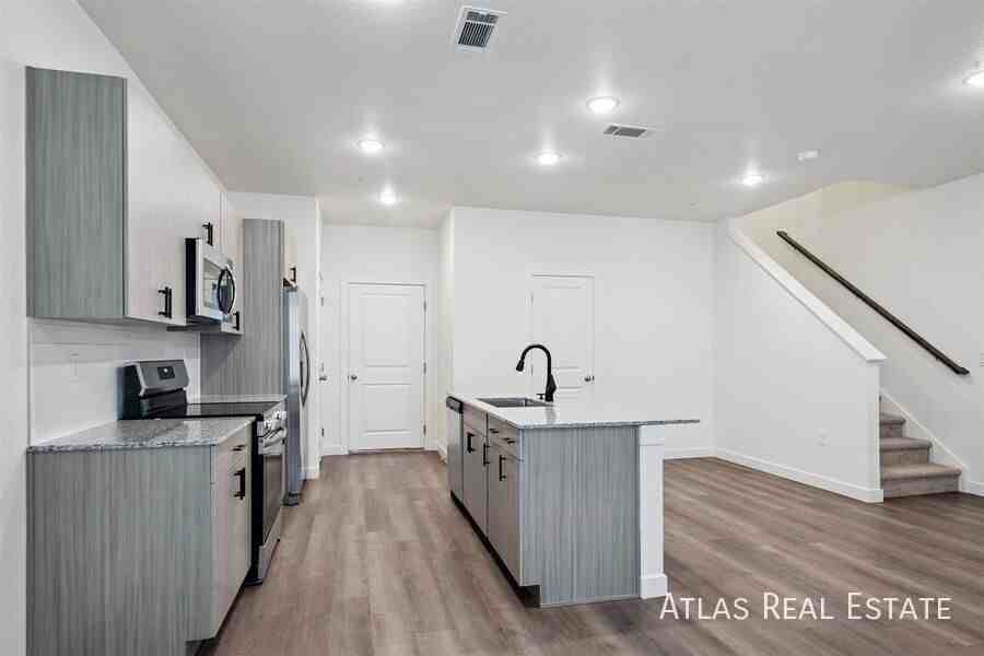 642 Homestead Ave #13-642 - Photo 7 of 50