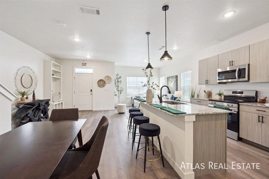 654 Coney Aly #18-654 - Photo 6 of 50
