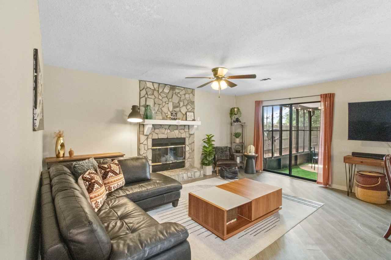 193 Woodland Park Cir - Photo 2 of 29