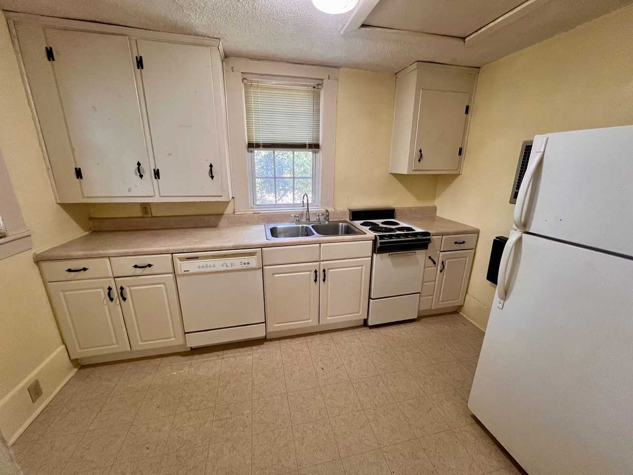 5836 Spring Ct - Photo 5 of 10