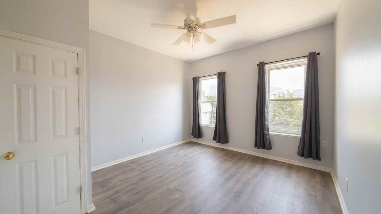 1309 W Huron St #3R - Photo 3 of 8