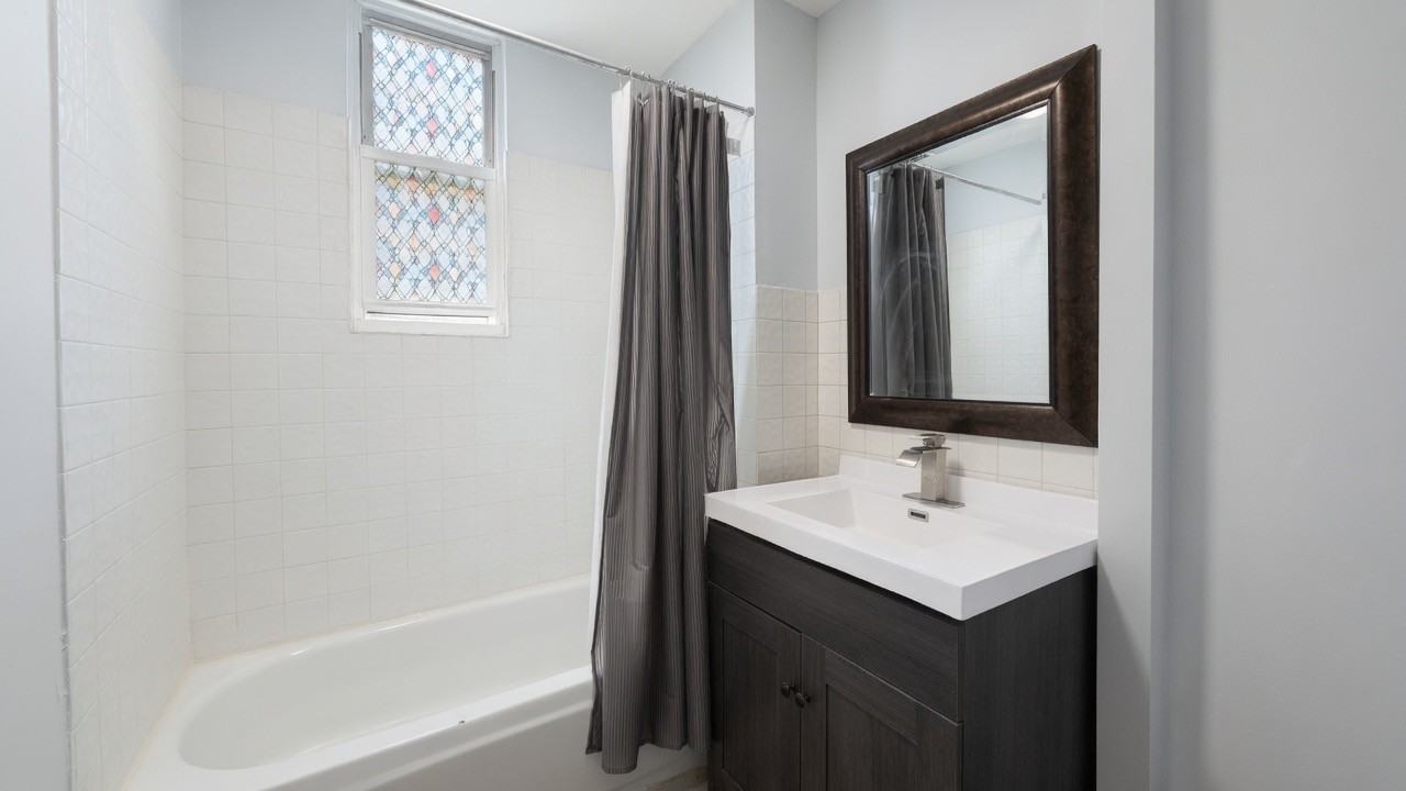 1309 W Huron St #3R - Photo 7 of 8