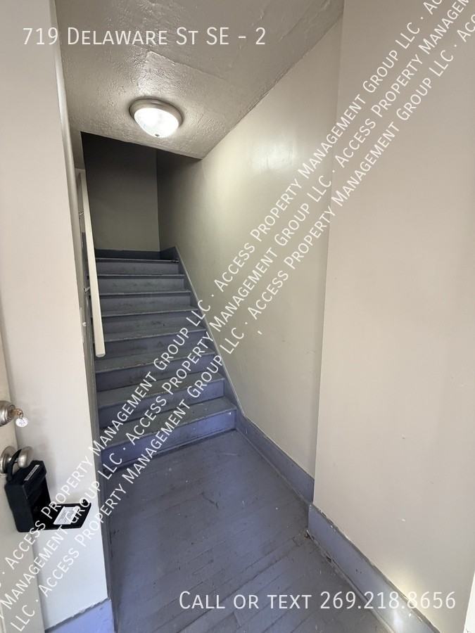 719 Delaware St Se #2 - Photo 3 of 21