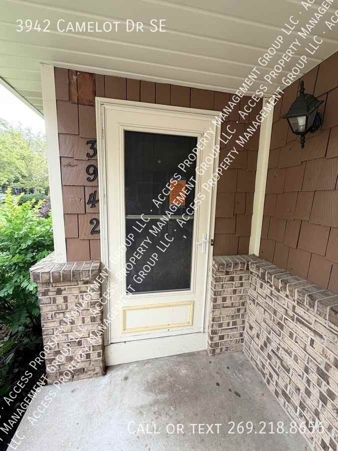 3942 Camelot Dr Se - Photo 2 of 33