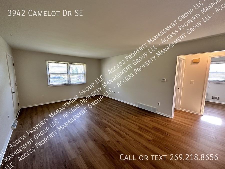 3942 Camelot Dr Se - Photo 4 of 33