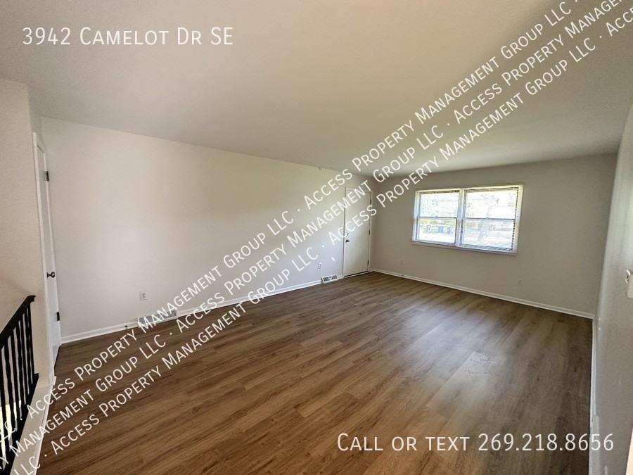 3942 Camelot Dr Se - Photo 5 of 33