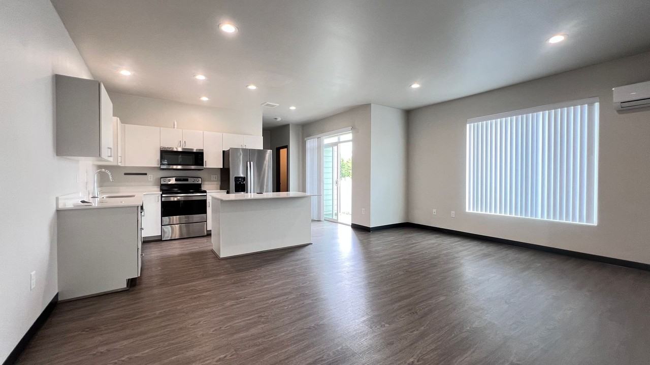 841 Greenfield Dr - Photo 5 of 17
