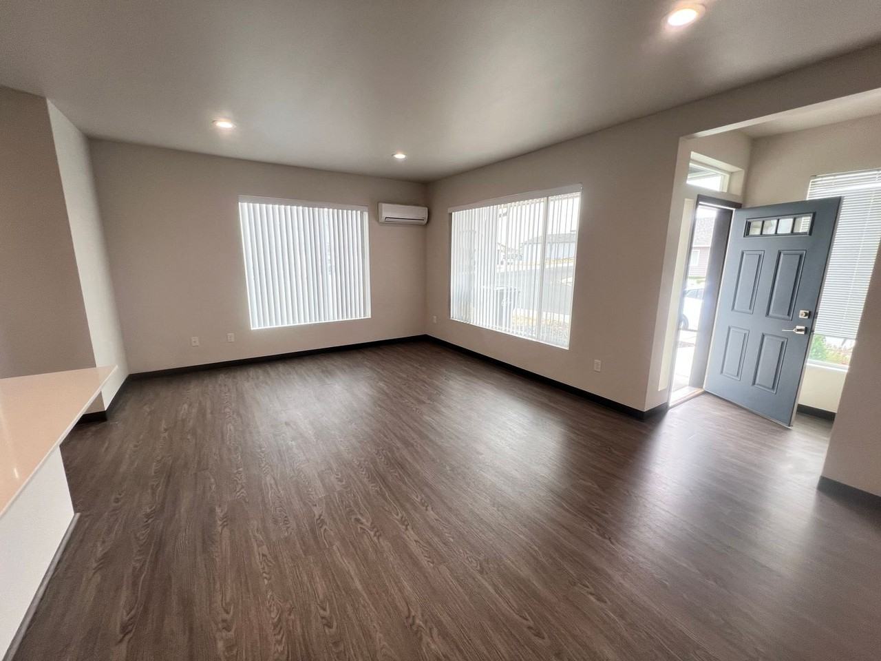 841 Greenfield Dr - Photo 2 of 17