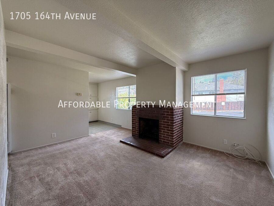 1705 164th Ave - Photo 2 of 12