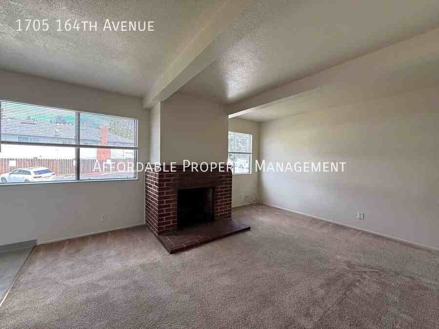 1705 164th Ave - Photo 3 of 12