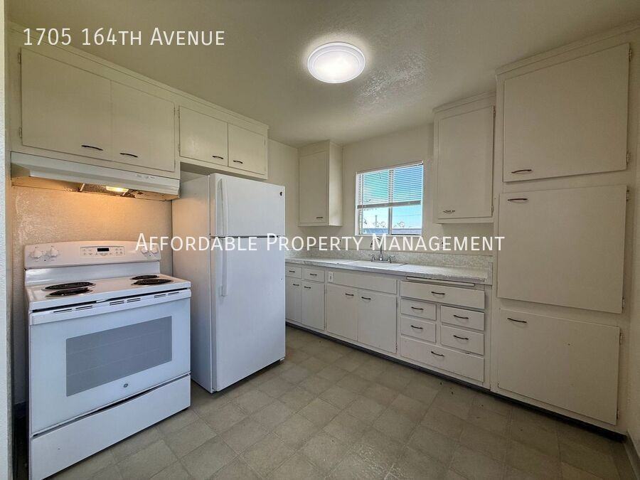 1705 164th Ave - Photo 6 of 12