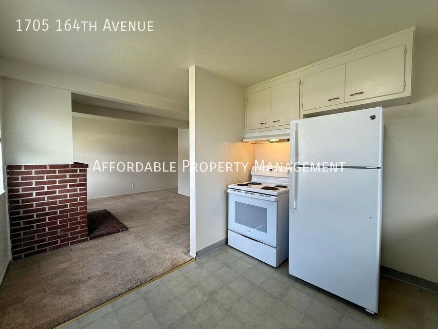 1705 164th Ave - Photo 7 of 12