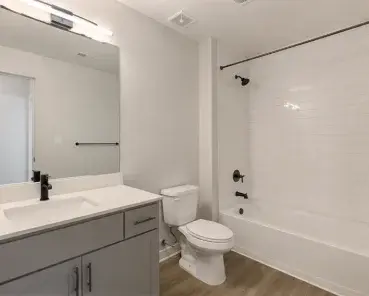 805 Elm St - Photo 4 of 4