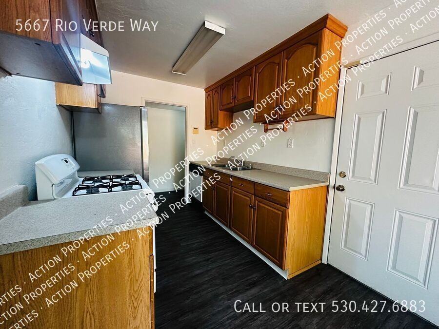 5667 Rio Verde Way - Photo 3 of 16