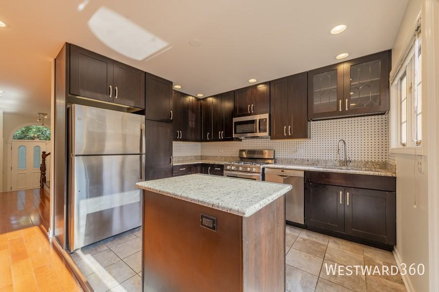 3125 Lake Ave - Photo 2 of 20