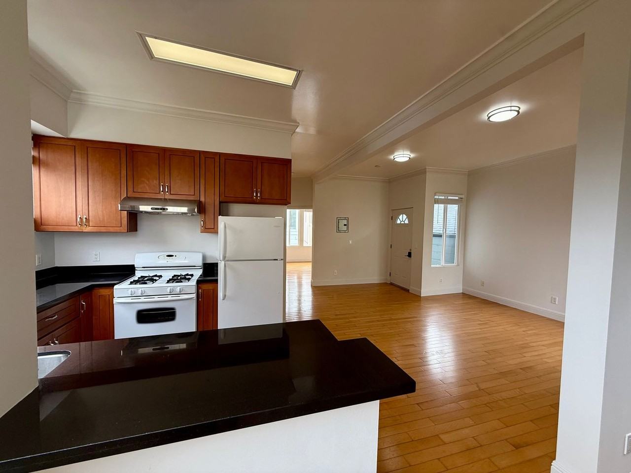 2068 Mcallister St #2068 - Photo 7 of 17