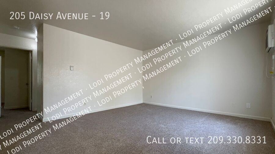 205 Daisy Ave #19 - Photo 3 of 23