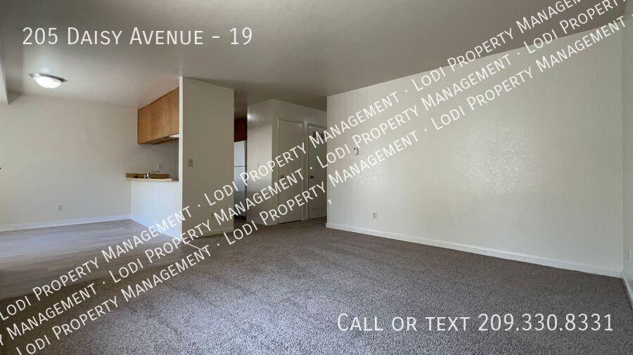 205 Daisy Ave #19 - Photo 4 of 23