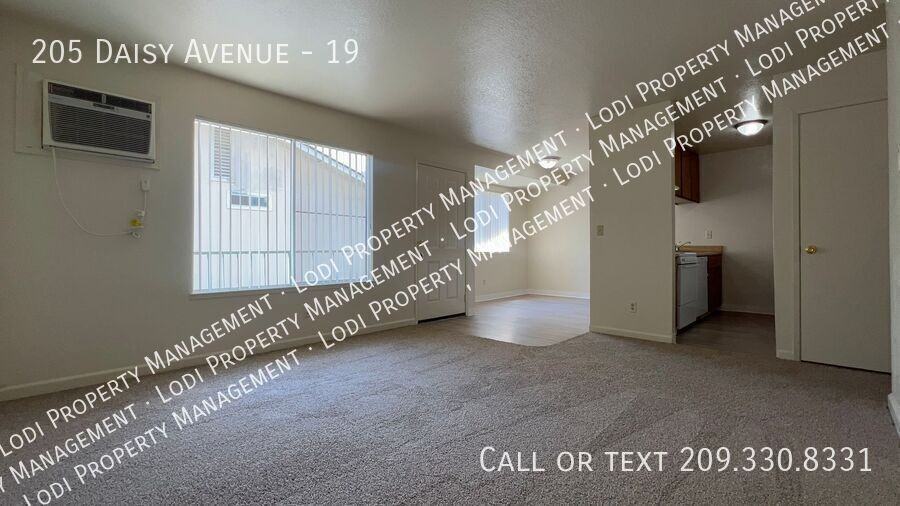 205 Daisy Ave #19 - Photo 5 of 23
