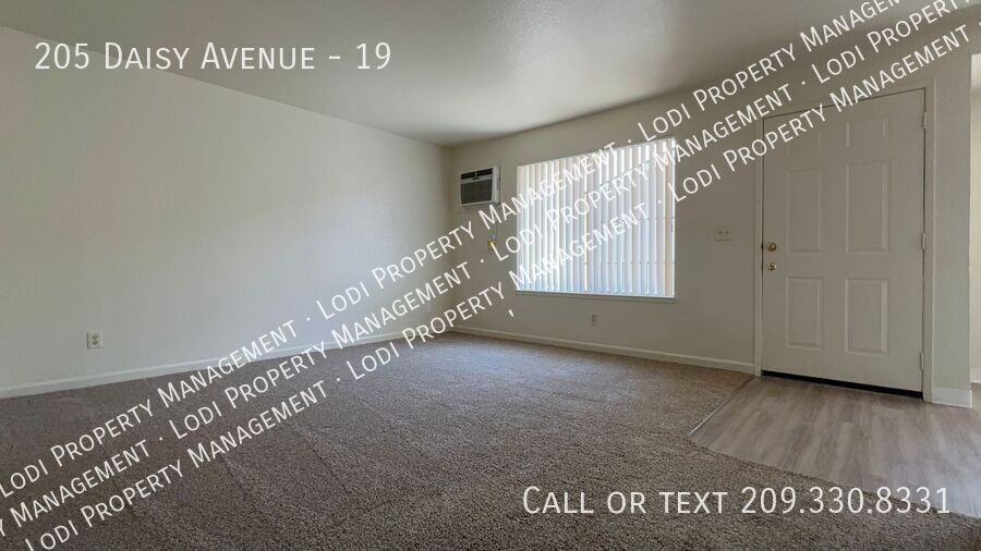 205 Daisy Ave #19 - Photo 6 of 23